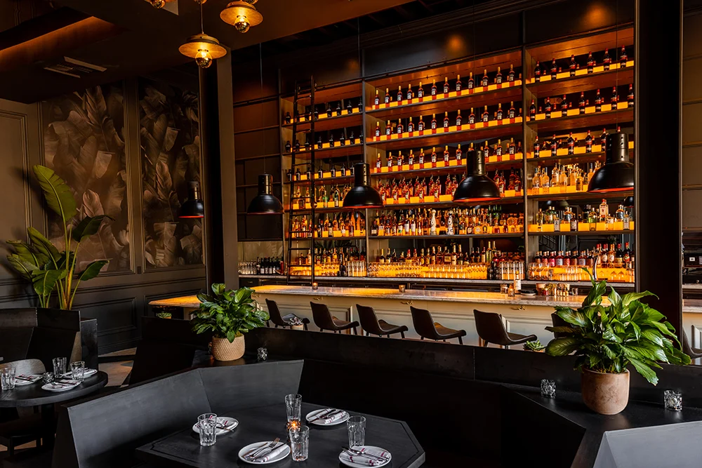Dining & Bar